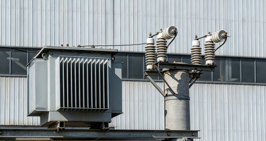 Pad-Mounted Transformer vs Pole-Mounted Transformer
